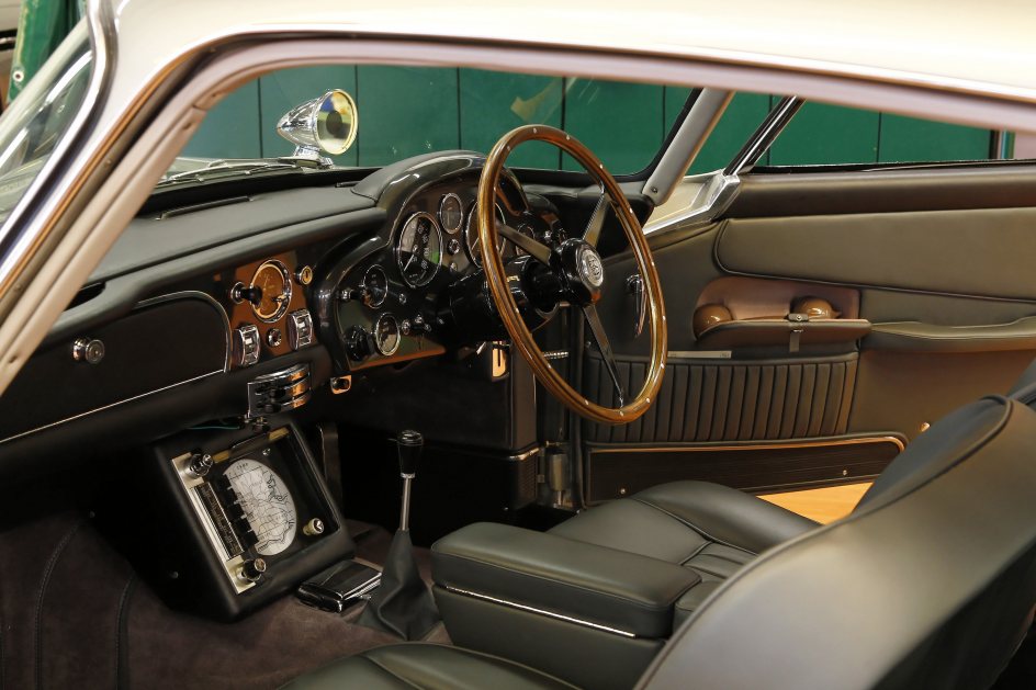 Interior del coche de James Bond