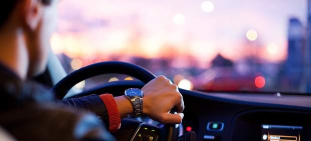Cinco malos hábitos al volante que harán que tu coche se estropee