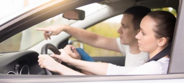 Examen práctico de conducir: las ayudas que sí están permitidas y las que no